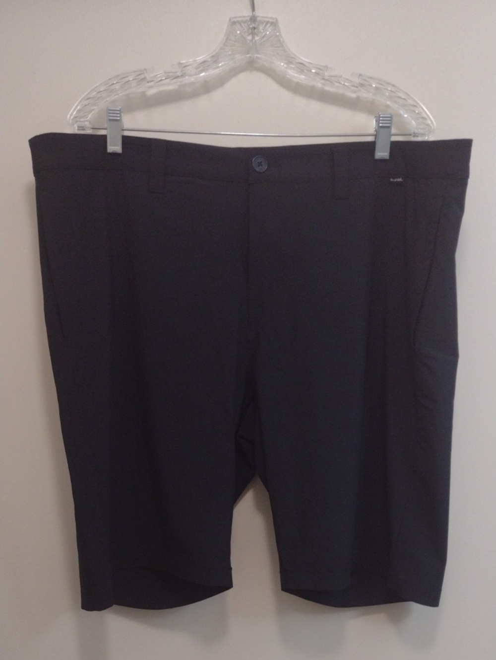 Travis Mathew Men's Striped Black Performance Shorts (J987)
